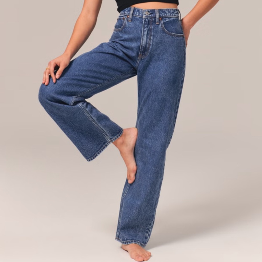 Abercrombie Curve Love High Rise Loose Jean | 25 SHORT | Med Marble wash